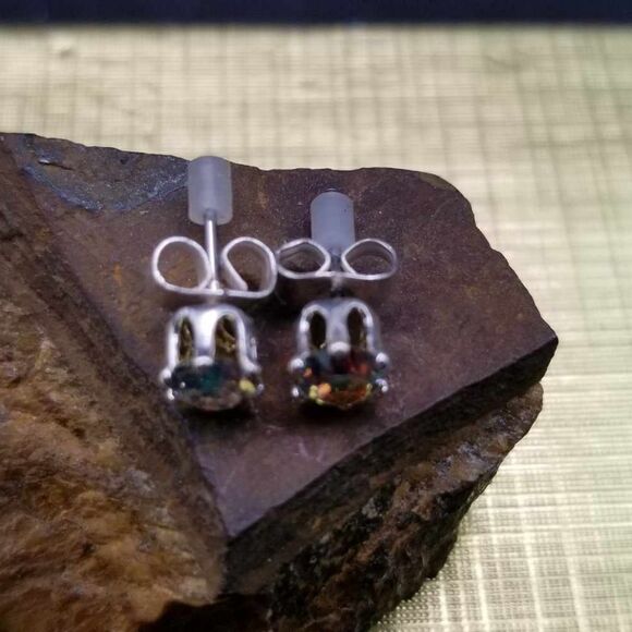 Rainbow prism stud earringsāE0154 - Picture 3 of 4